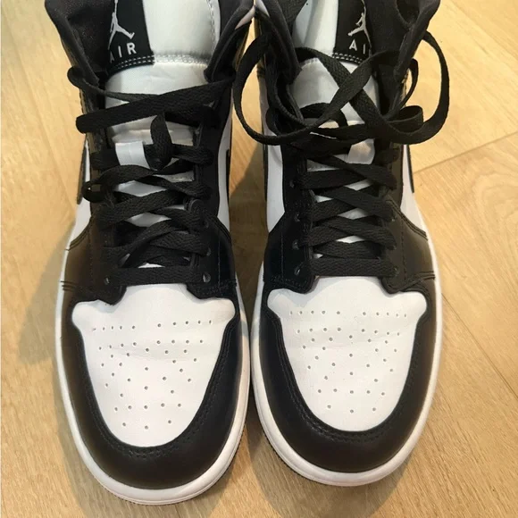 JORDAN- Black and White Jordan 1s - Picture 4 of 7